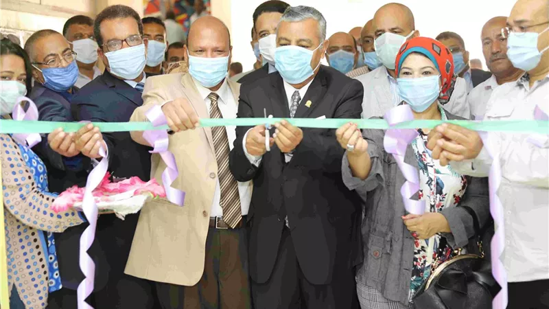 رئيس جامعة جنوب الوادى يفتتح معرض إبداعات الطلاب