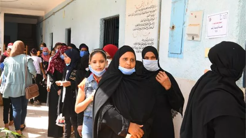 السيدات وكبار السن فى صدارة المشهد الانتخابى فى قنا.. بالصور