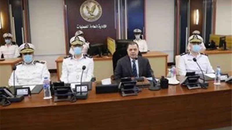 وزير الداخلية يتابع إجراءات تأمين العملية الإنتخابية من داخل غرفة العمليات ... صور