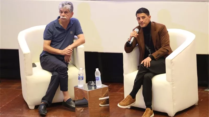 عايز أبوسك.. وصلة غزل من سعيد تغماوي تثير الجدل فى ندوته بالجونة السينمائى
