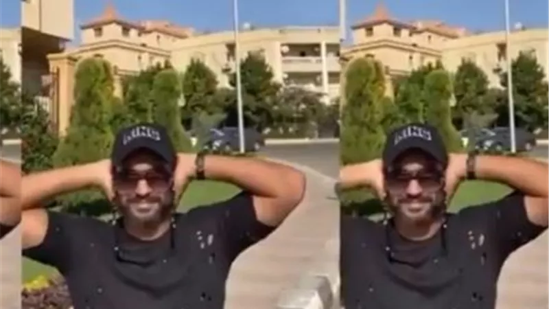 كريم فهمى يدعم مؤمن زكريا بأغنية تامر حسنى.. فيديو