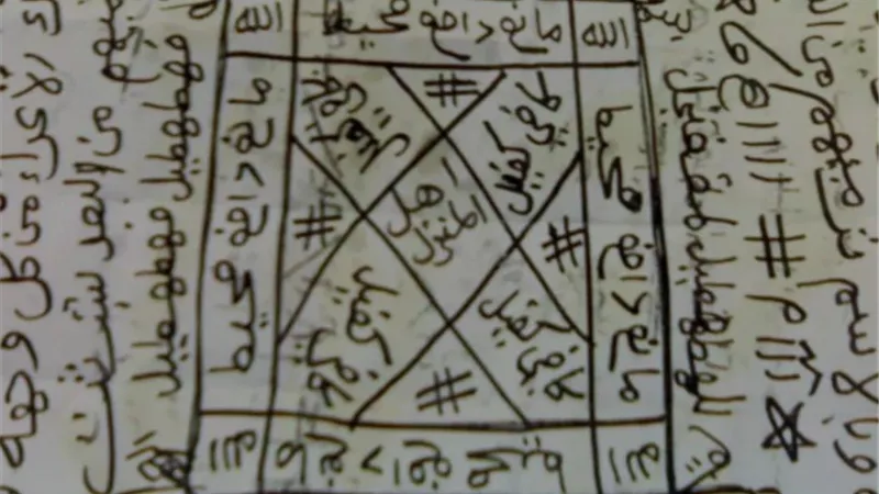 رأى والدته في الحلم تصنع له سحر.. فحاول قتلها