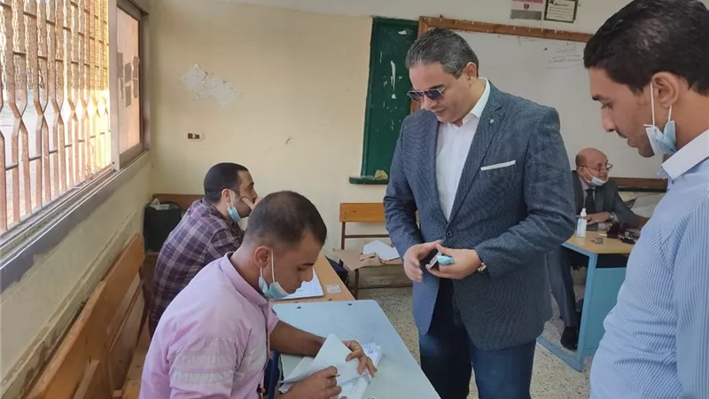 نقيب الاعلاميين يدلي بصوته في انتخابات مجلس النواب