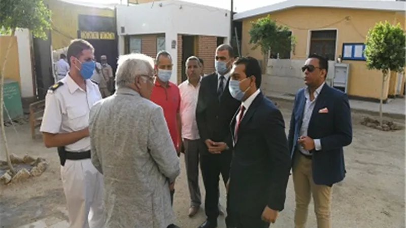 نائب محافظ قنا يتفقد عددا من اللجان الانتخابيه بابوتشت