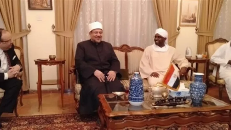 وزير الأوقاف يلتقي نظيره السوداني على عشاء عمل بمنزل السفير المصري بالخرطوم
