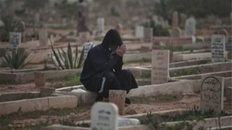 توفي ابنهما.. فانتحرا على قبره حزناً على فراقه