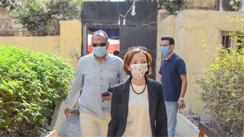 نائب محافظ الإسكندرية تدلي بصوتها بانتخابات النواب وتوجه رسالة للمواطنين