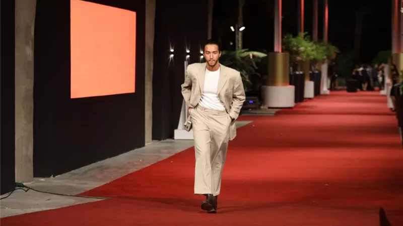 الجمهور يبحث عن احمد مالك بعد عرض فيلمه بالجونة