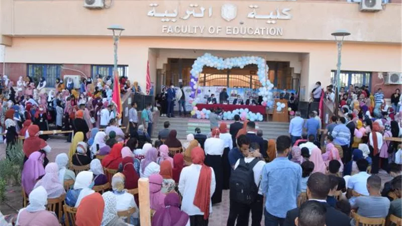تربية سوهاج تحتفل باستقبال٣٠٠٠ طالب مستجد وتكرم أوائل الطلاب القدامى.. بالصور