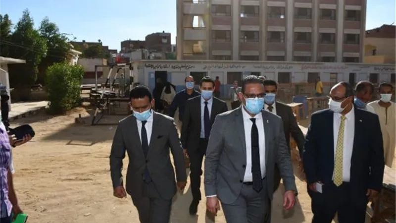 محافظ الفيوم يوجه بغلق مقهيين بأبشواى.. بالصور