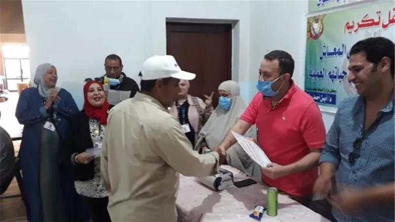 مدير الصحة بجنوب سيناء يكرم قدامي العاملين والمحالين لسن التقاعد..بالصور