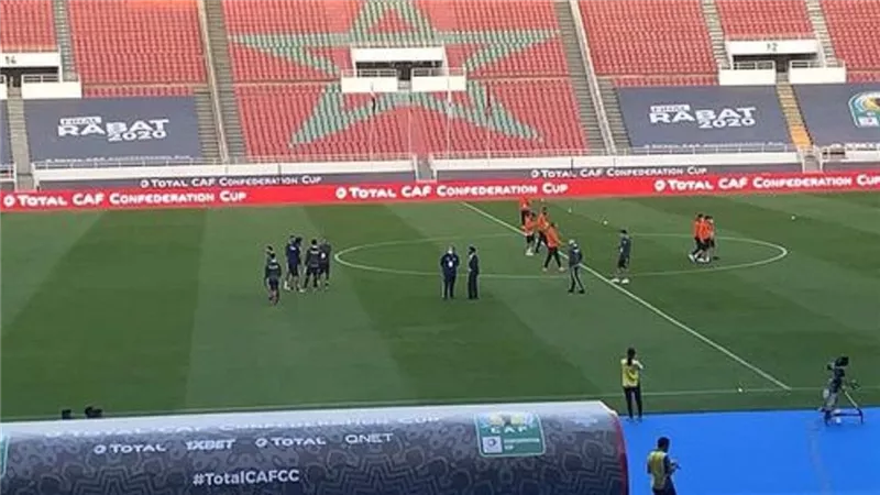 لاعبو بيراميدز يعاينون ملعب النهائى.. شاهد