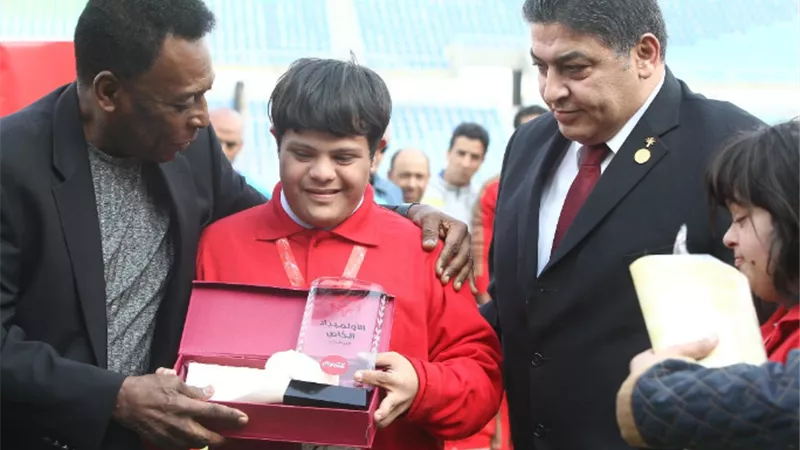 لاعبو الاولمبياد الخاص يهنئون سفيرهم العالمى بيليه بعيد ميلاده الثمانين