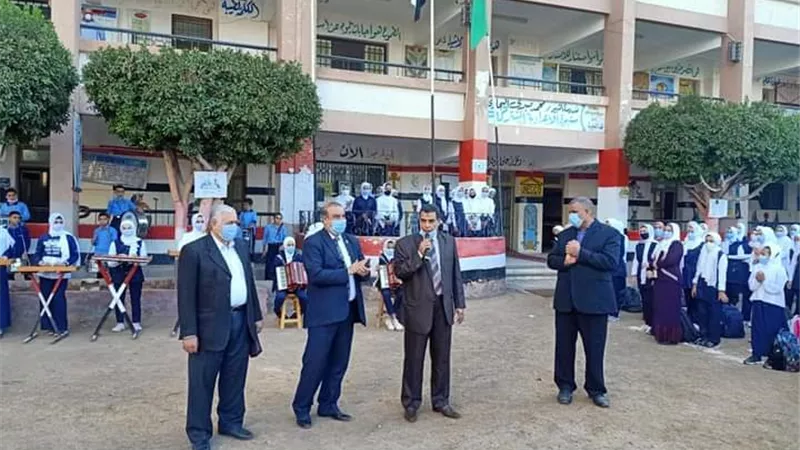 وكيل تعليم القليوبية يتفقد مدارس قها