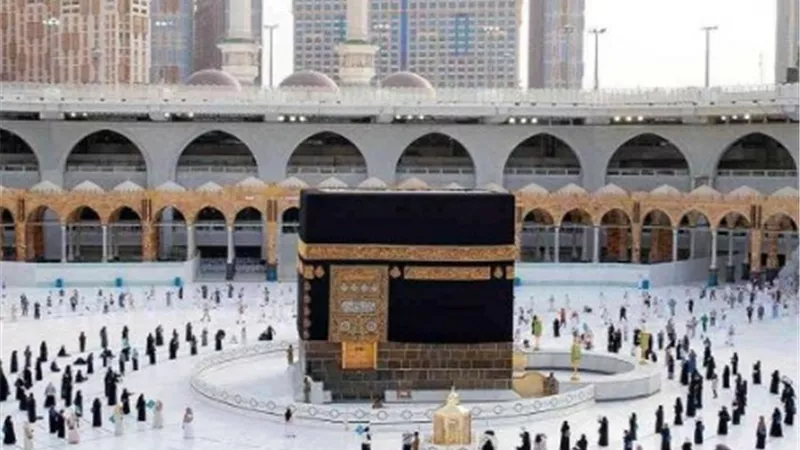 السعودية تعلن ضوابط العمرة للقادمين من الخارج.. تفاصيل