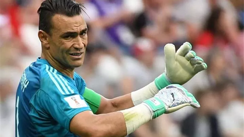 رد صادم من الحضرى على حسام عاشور بشأن تصريحاته عن الاهلى