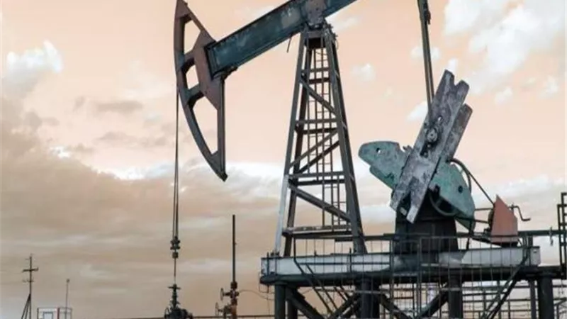 أسعار النفط اليوم.. هبوط 3% بعد مخاوف نقص الطلب