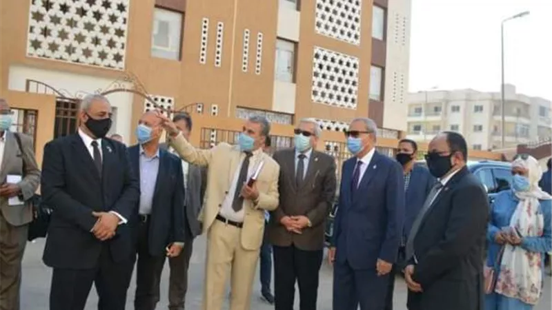 الهجان وعجلان يتفقدان عدد من المدارس بالعبور ومسطرد