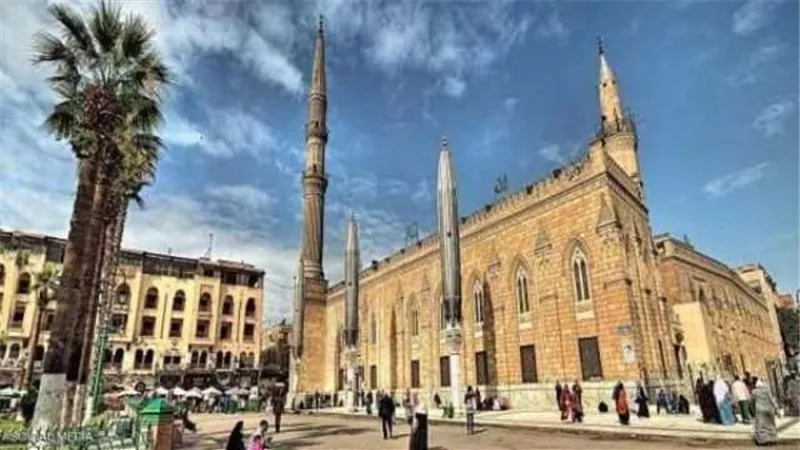 تفاصيل المقتنيات النبوية بمسجد الحسين ويقترح نقلها للمتحف الإسلامي