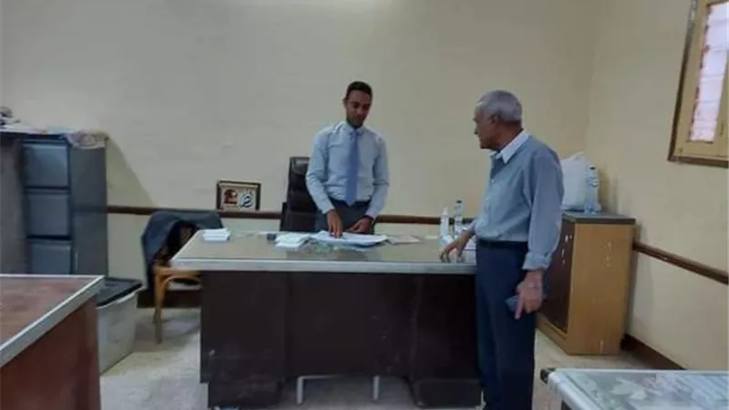 رئيس مدينة إسنا جنوب الأقصر يتفقد عددا من اللجان الإنتخابية