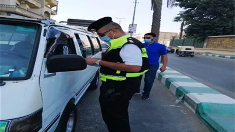 المتابعة الميدانية تغرم ١٣٨قائد سيارة لامتناعهم عن إرتداء الكمامة الواقية لمواجهة كورونا