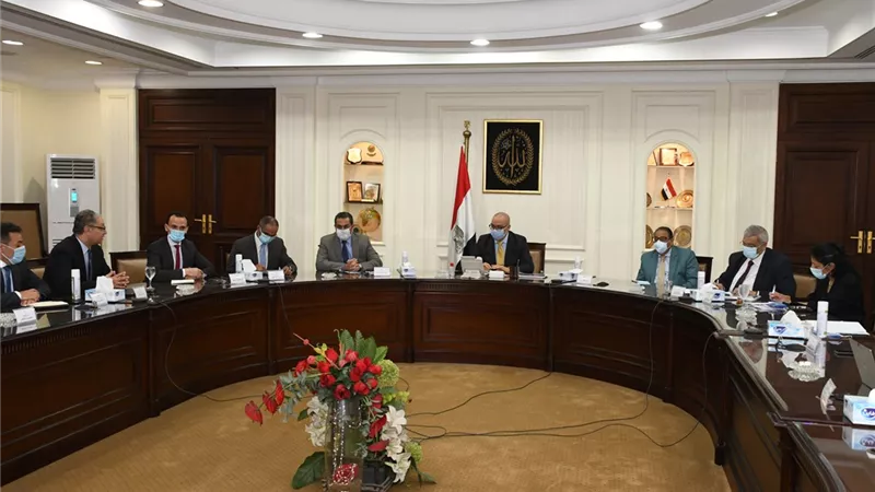 وزير الإسكان يستعرض بدائل مخطط تنمية المرحلتين الثانية والثالثة بالعاصمة الإدارية الجديدة