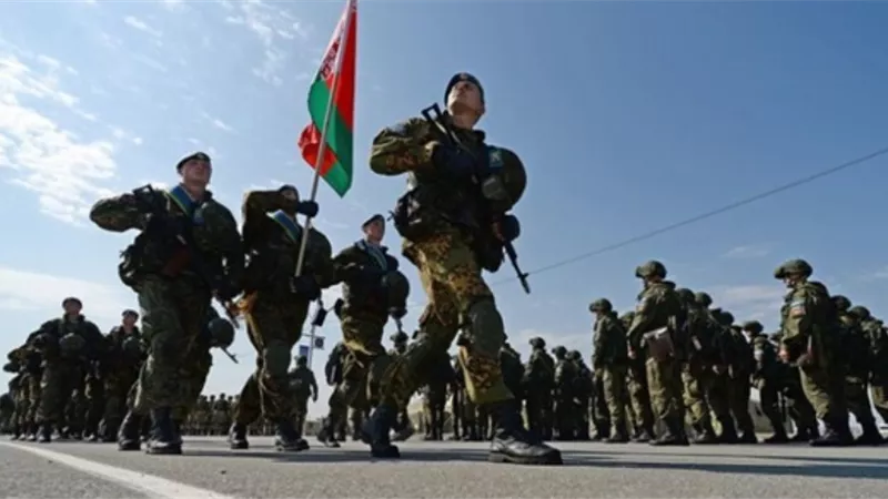 وزير دفاع بيلاروس: نواجه حربا هجينة وضغوطا غير مسبوقة من الغرب