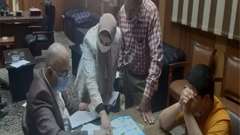 رئيس جامعة بنى سويف يتابع لجنة طلاب ذوى الاحتياجات للالتحاق فى الكليات.. بالصور