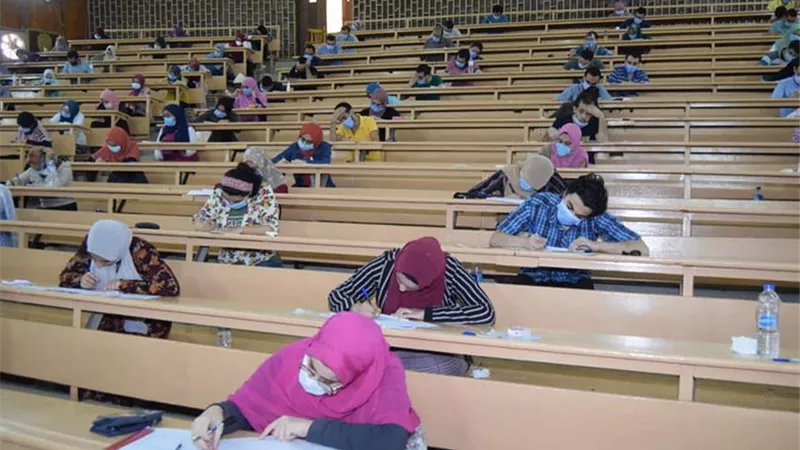 طلاب الفرقه السادسة بكلية 