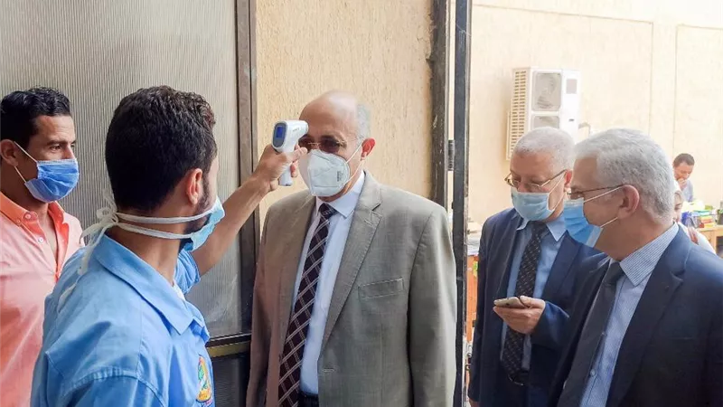 رئيس جامعة طنطا يتابع انتظام الدراسة وتطبيق الإجراءات الآحترازية بكلية الهندسة