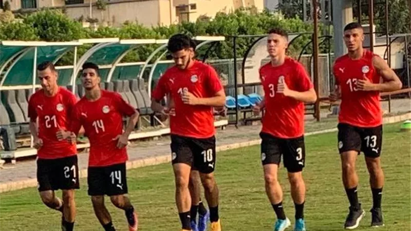إبراهيم عادل يشارك فى تدريبات منتخب الشياب ..اليوم