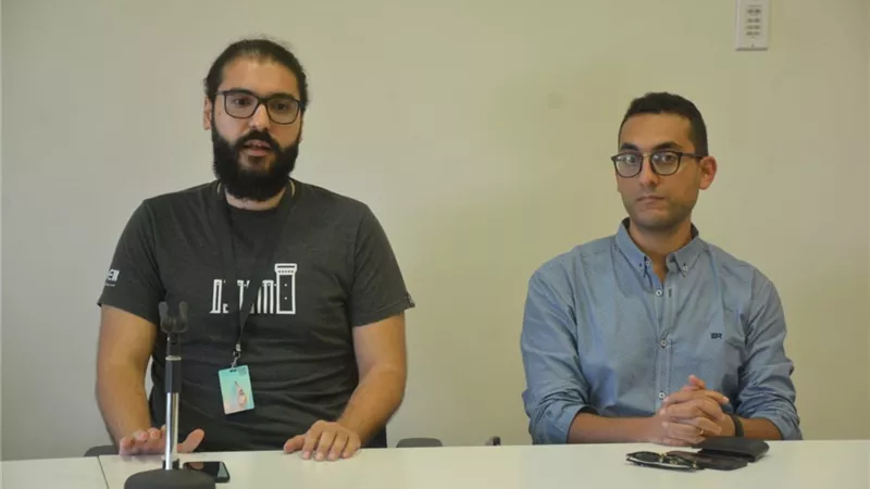الفلسطينى أمين نايفة يروى معاناة إبتعاده عن والدته بسبب إسرائيل