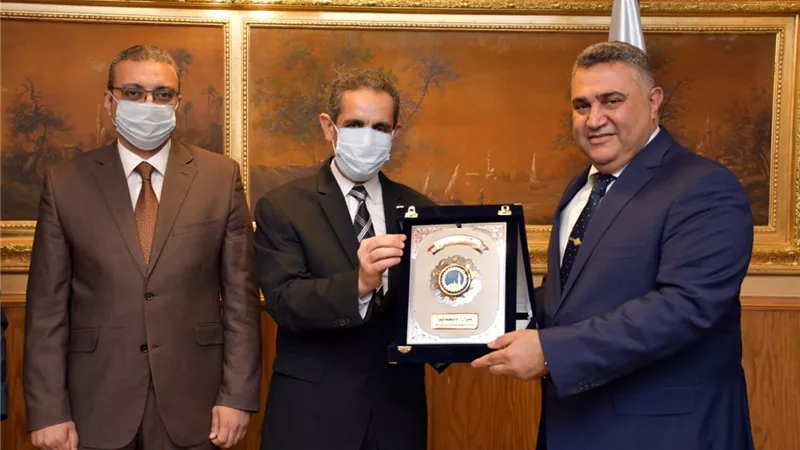 محافظ الغربية يكرم قيادات المحافظة السابقين والحاليين.