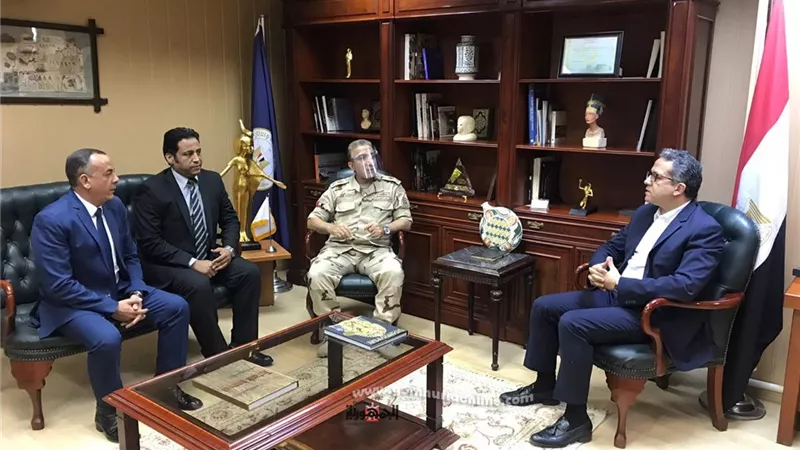 د. الطيب عباس مساعدا لوزير السياحة والآثار للشئون الأثرية بالمتحف المصري الكبير