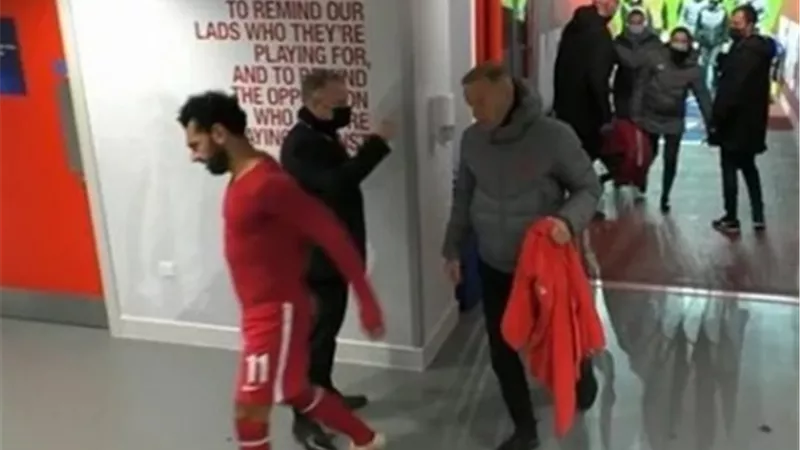 بعد مباراة ليفربول وميتلاند.. محمد صلاح يقلق الجمهور بشأن اصابته