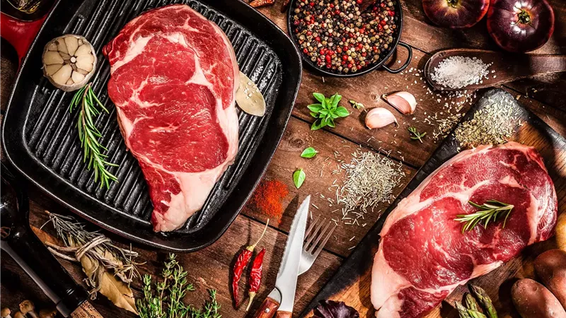 تهددك بالسرطان .. طبيب اورام يحذر من تناول اللحوم بهذه الطريقة