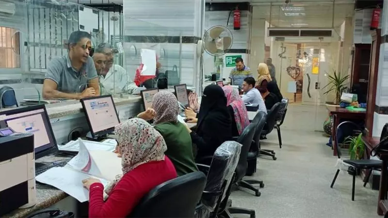 استقبال ١٥٨ ألفا و٩٤٨ طلب تصالح من المواطنين بالمراكز التكنولوجية بالشرقية