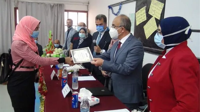 رئيس جامعة الزقازيق يلتقي الطلاب الجدد بكليتي التربية والطب ويهنئهم بالعام الدراسي الجديد