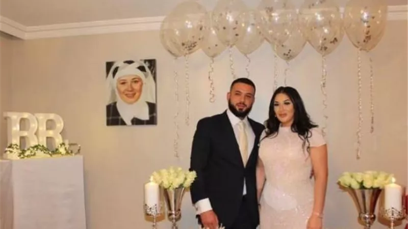 شقيق هيثم زكى يحتفل بخطوبته ببورتريه لوالدته هالة فؤاد