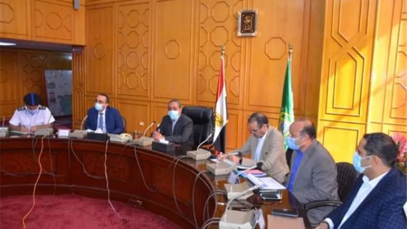 محافظ الإسماعيلية يستعرض تجهيزات انتخابات مجلس النواب2020