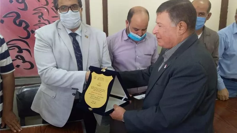 مدير تعليم جنوب سيناء يشهد حفل تكريم عدد من رواد التعليم الذين بلغوا سن التقاعد بإدارة رأس سدر