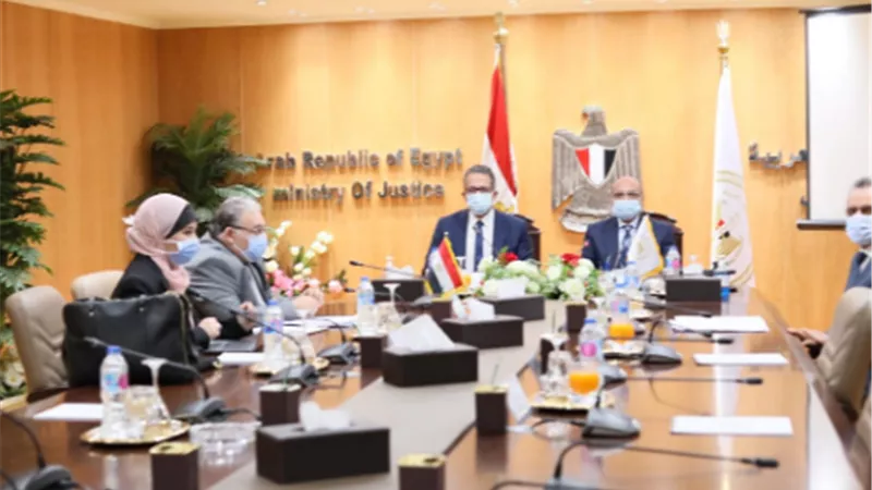 وزيرا العدل والسياحة يبحثان إجراءات تيسير تراخيص المنشآت الفندقية والسياحية