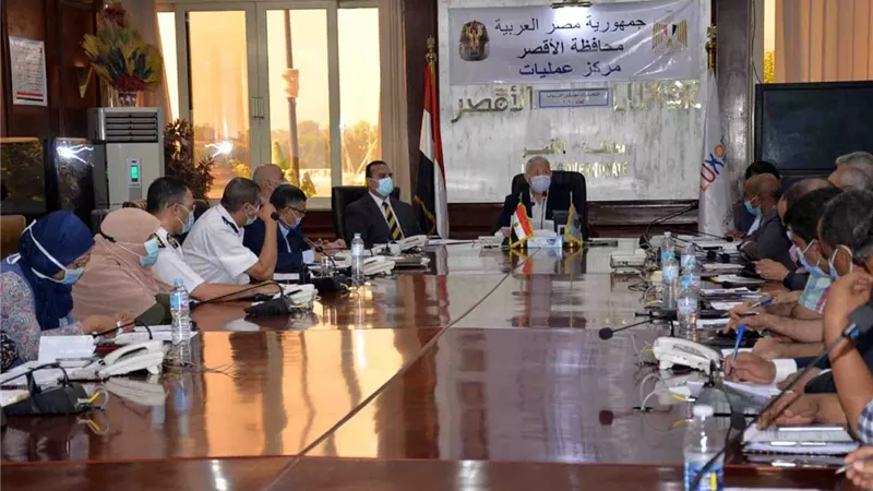 محافظ الأقصر يبحث انهاء ملف التصالحات واستغلال الاراضى المستردة ومطالب المواطنين