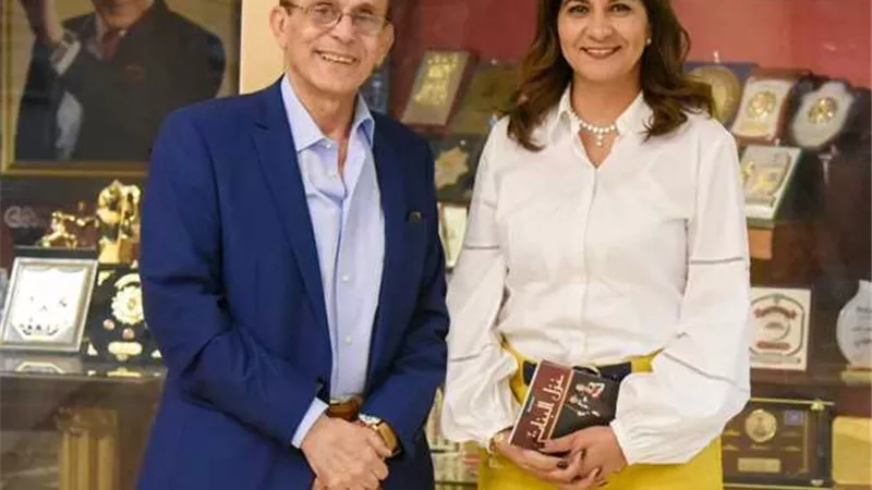 وزيرة الهجرة تزور 