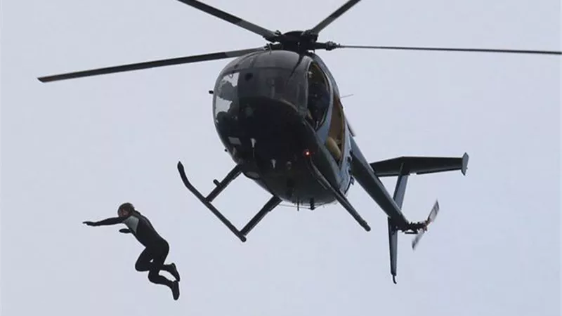 طيار يقفز من طائرة تدريب فيلقى حتفه