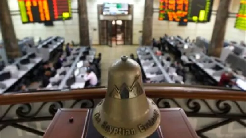 بضغوط مبيعات اجنبية ..البورصة تنهى تعاملاتها الشهرية فى اكتوبر بخسائر لرأس المال السوقي