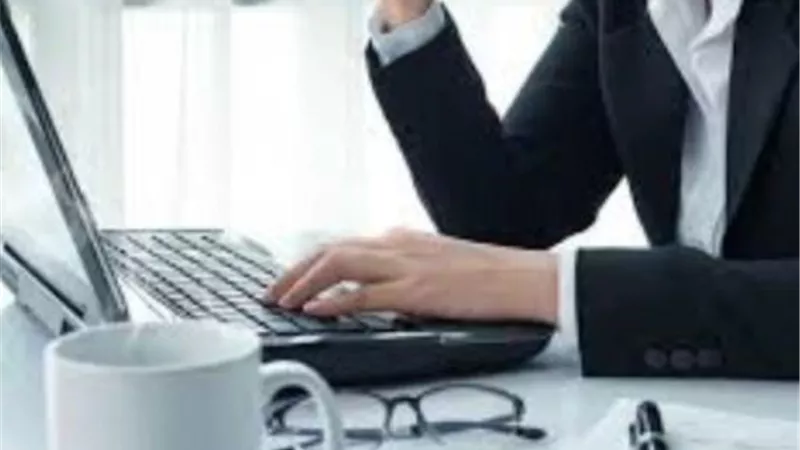 تشعر بالغفوة خلال قيامك بأعمالك المكتبية ..اليك تلك الحيل ستساعدك على الانتباه