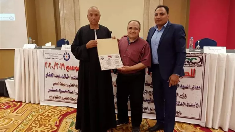 تكريم أفضل مرشد ومزارع قمح بنى سويف