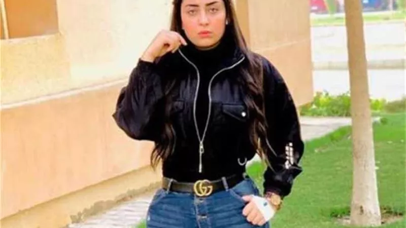 علمت وفاة والدها بالصدفة ودخلت فى حالة إغماء.. كواليس ترحيل هدير الهادي لسجن النساء
