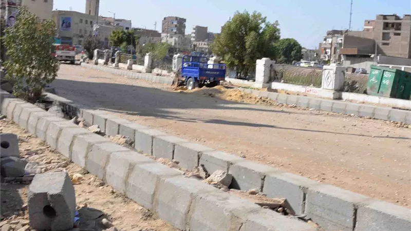 مديرية الطرق بالأقصر تعلن عن خطة لرصف طرق وشوارع بإسنا